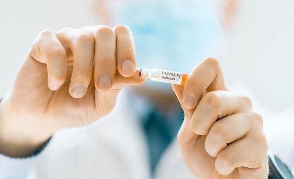 How can a cricket bowler prevent shoulder injuries during long matches?