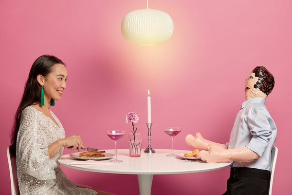 What are the best ways to simulate high-altitude conditions for training mountain bikers?